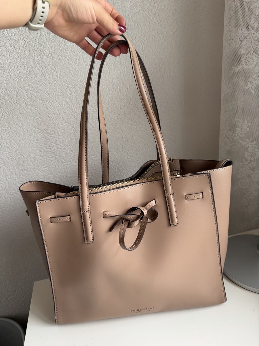 Taschen für Damen: Seidenfelt Tasche – Gebraucht aus Unterägeri von Marlen._