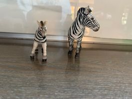 Schleich zwei Zebras Erwachsene/r mit Baby