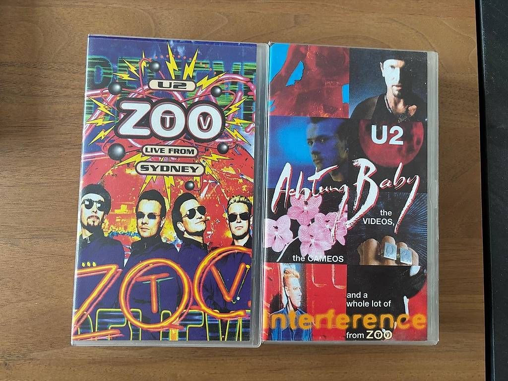 Alle VHS: A vendre 2 cassettes vidéo concet U2 – Gebraucht aus Marin-Epagnier von Moi