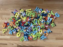 Holzbuchstabe mit Magnet Zustand Neu.