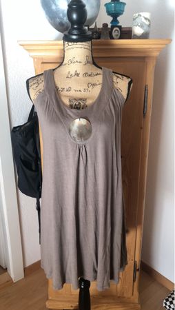 Tunique/ Robe fluide taupe, détail perle nacrée - Taille M