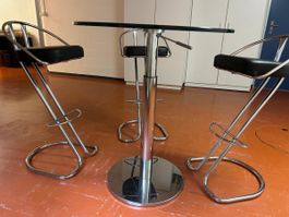 Bartisch plus drei Barhocker