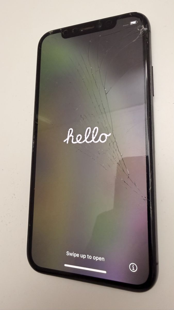 Apple Portables: iPhone XS 256GB Space Grey - Display gesprungen  – D'occasion à Lausanne par phi_7pnb