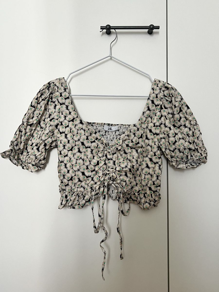 Top: Crop Top mit Blumenmuster Gr. M – Usato da Zürich venduto da lexi_alex