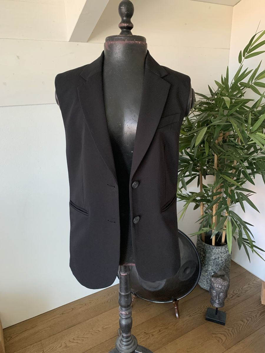 Gilets: Wunderschönes Gilet – Neuf (Voir description) à Lugnorre par SOM69