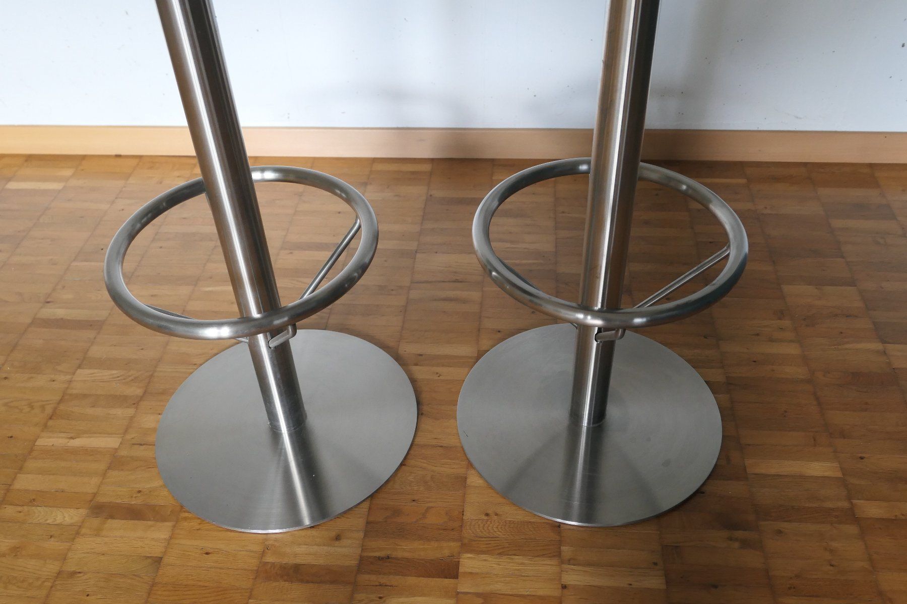 Hocker: Barhocker Edelstahl Kunststoff, 2 Stück – Gebraucht aus Münchenbuchsee von Ploder0 2