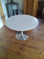 Table ronde style tulipe, plateau blanc, pied inox, Ø110cm