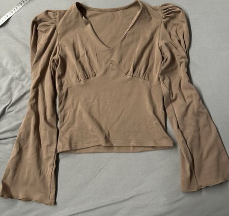 Elegantes Langarmshirt Dazy braun V-Ausschnitt