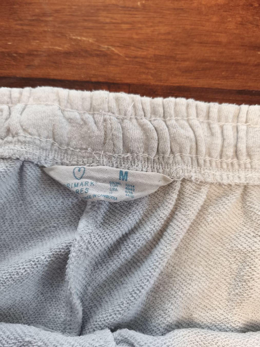Pantaloni: 2  Kurzhose, Grösse M, 1 Rot, 1 Grau – Usato da Wohlen AG venduto da art_9qvl 2