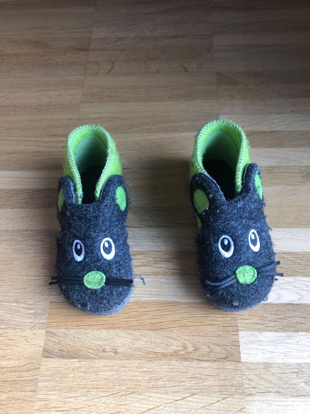 Scarpe per ragazzi: Hausschuhe Gr. 22 – Usato da Riehen venduto da ERU_123