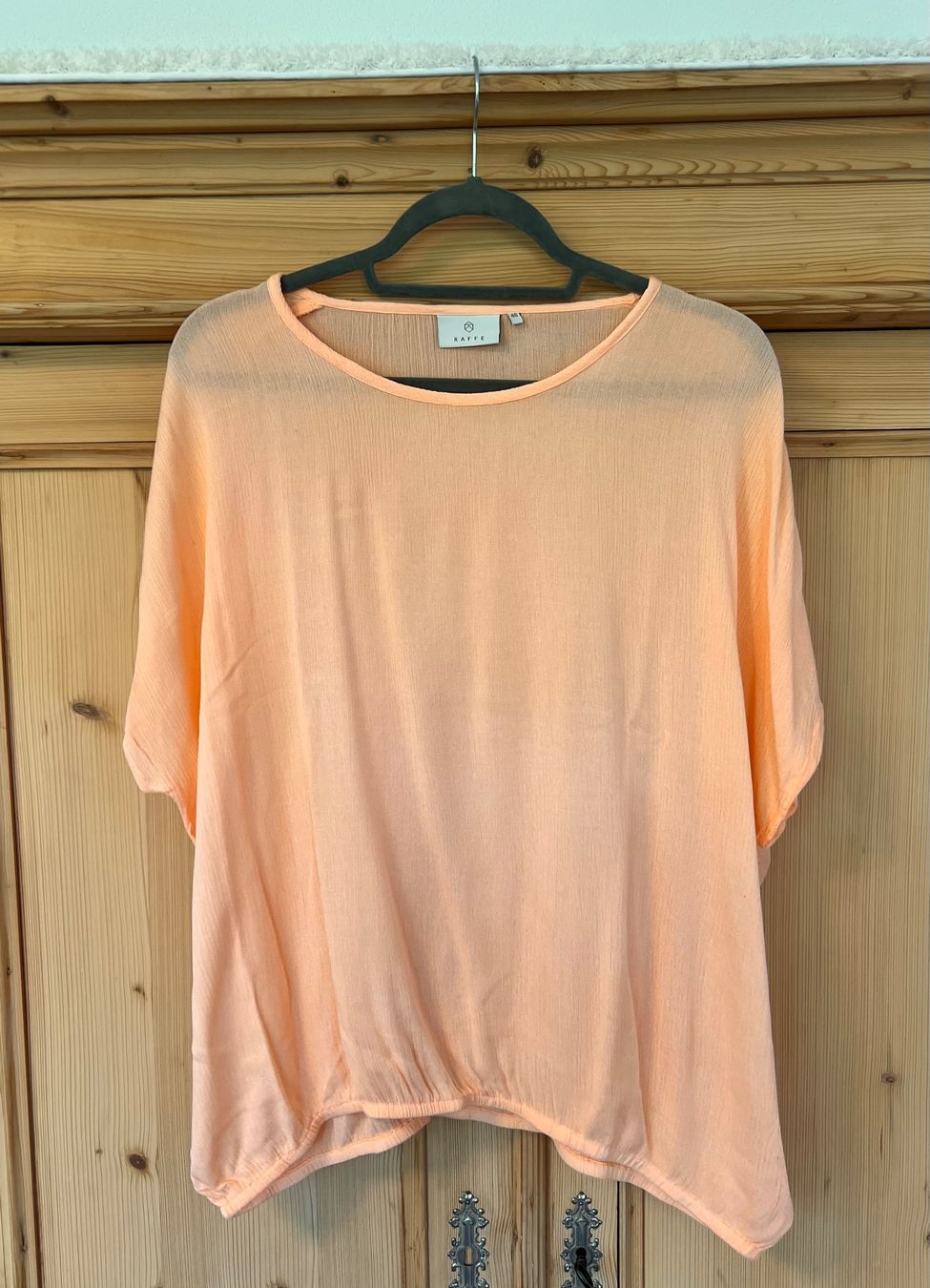Blusen: Hübsche Bluse Farbe peach / Grösse 46 – Gebraucht aus Birmensdorf ZH von Zielasco 1