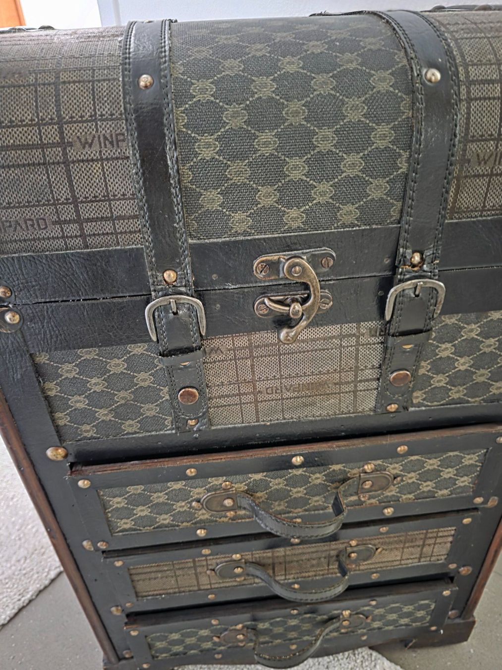 Kommoden: Vintage Kommode Truhe in Koffer Form - Winpard – Gebraucht aus Walterswil BE von Lonitti 1