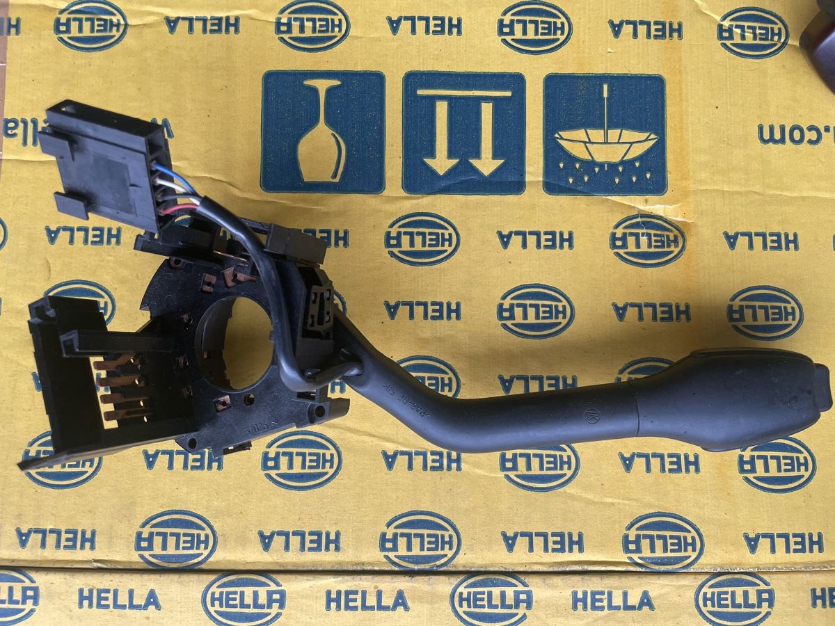 Volkswagen Tutti pezzi di ricambio auto: Commande Essuie-Glace VW Golf 3 1H6 953 503 AB – Usato da Denges venduto da Ricautomotive 2