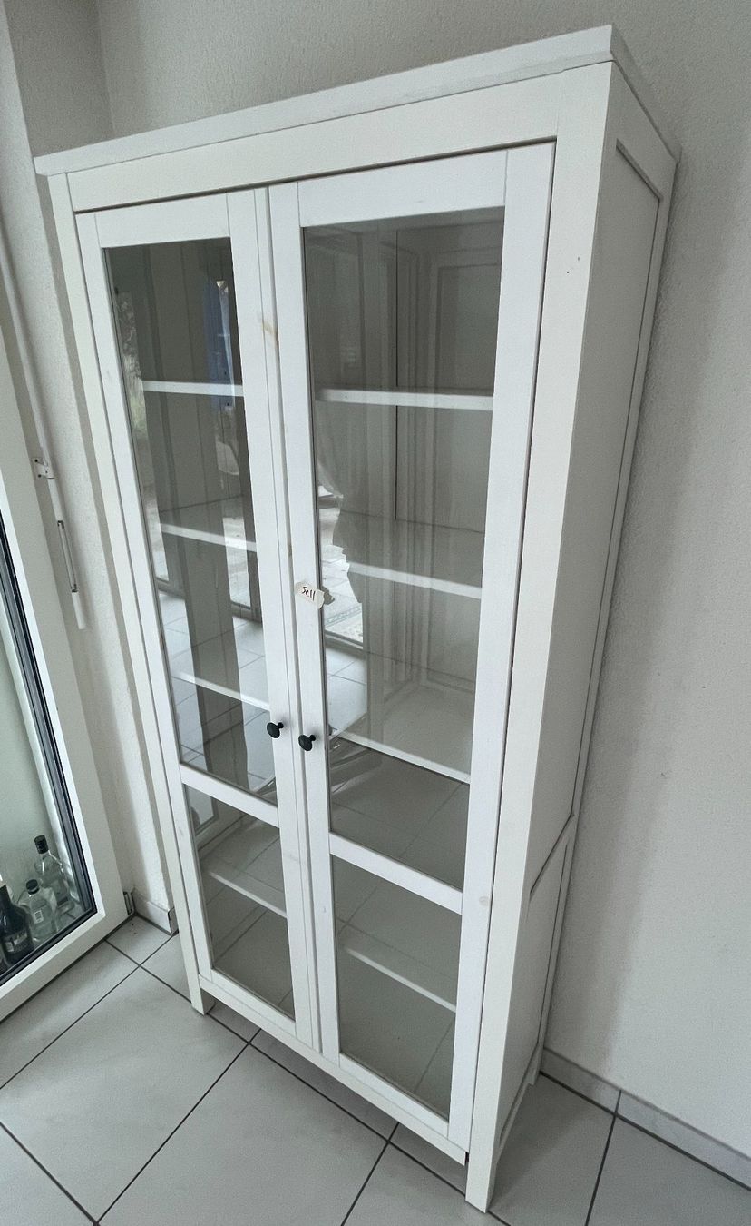 Ikea Vetrine: IKEA White Display Cabinet with Glass Doors – Usato da Basel venduto da JohnnyCrash