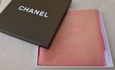 Chanel Schal / Châle -  Seidentaft / taffetas de soie