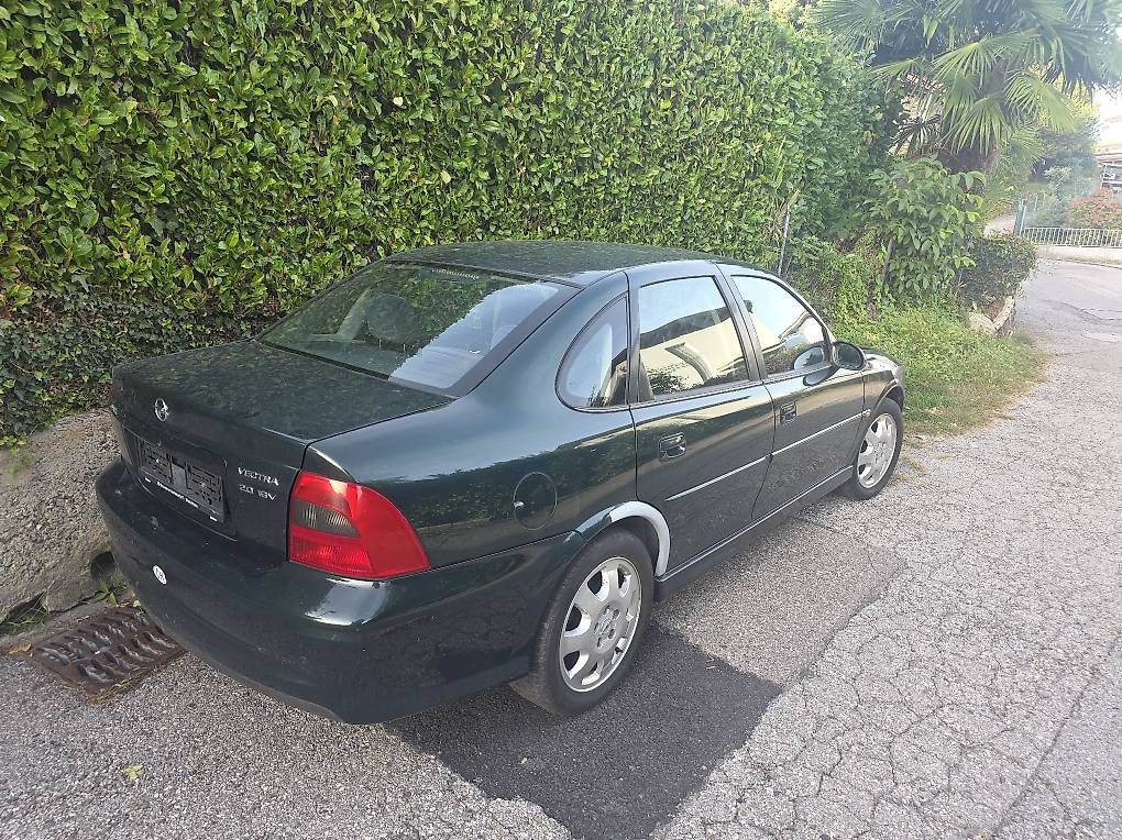 Opel Automobili: Opel Vectra 2.0 16v – Usato da Vernate venduto da asl_6kcc 4