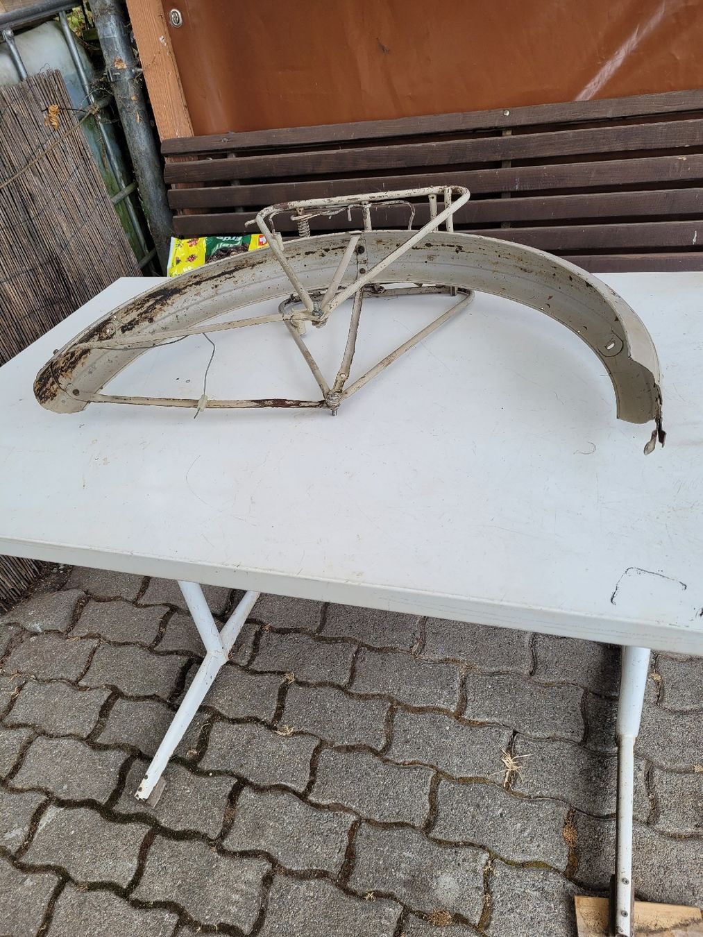 Sachs Pièces pour mobylette: Mofa Sachs Quiki -HRd Schutzblech mit Gepäckträger. Original – D'occasion à Worb par bachata4 1