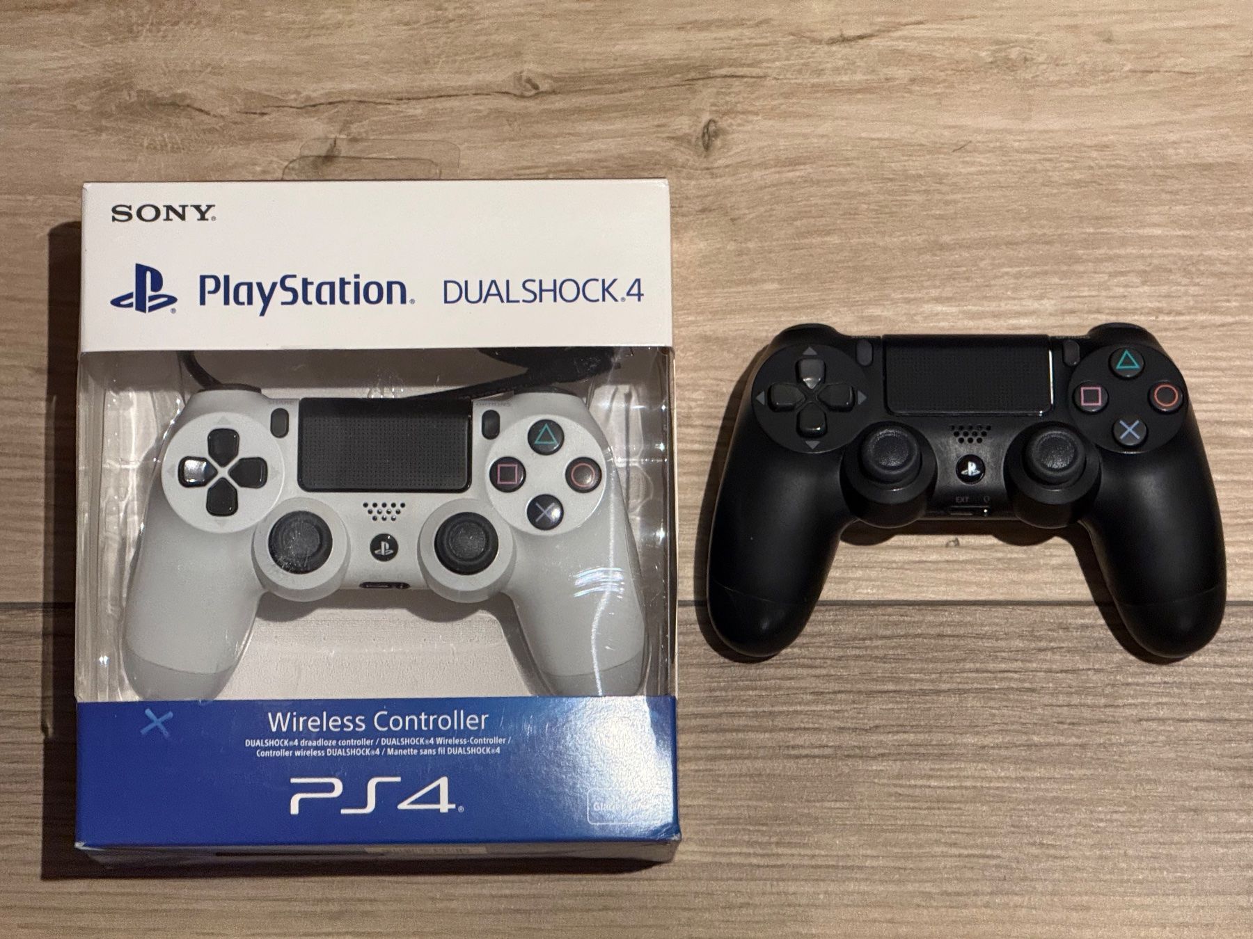 Sony Konsolen: PS4 Pro Death Stranding + 2 Dualshock + Disque 1TB + access. – Gebraucht aus Chardonne von FrankDiesel 1