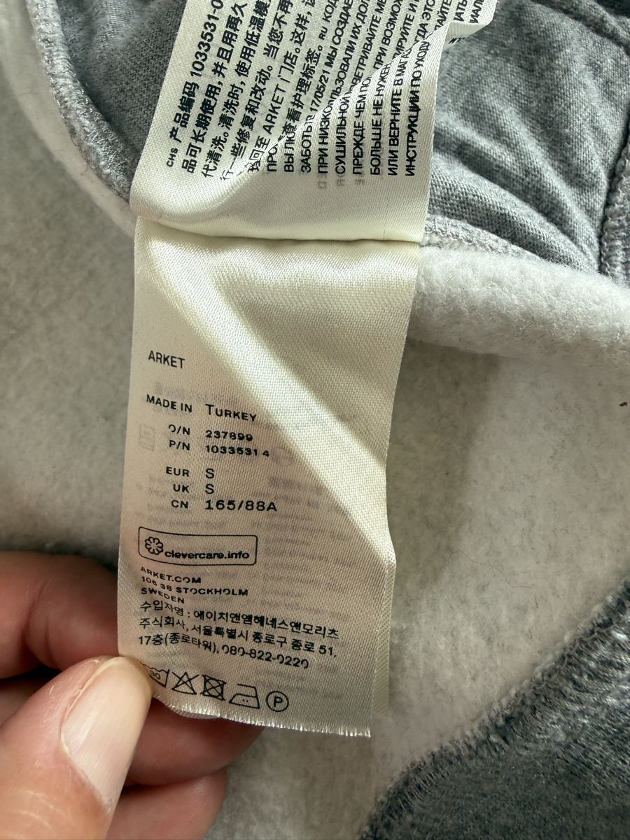 Arket Giacche: ARKET Sweatshirt Jacke Grau S – Usato da Lugnorre venduto da jettsett 6