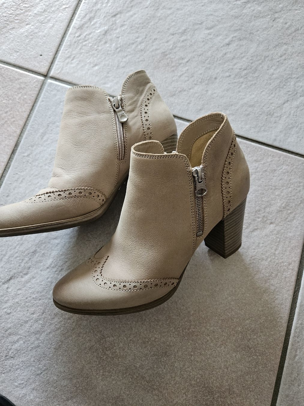 Chaussures femmes: Bottines taille 38 – D'occasion à Vétroz par sas_yln5 2
