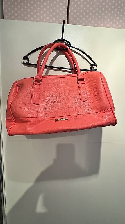 Borse da donna: Bershka Tasche Korallfarbig – Usato da Lachen SZ venduto da rei_zsp9