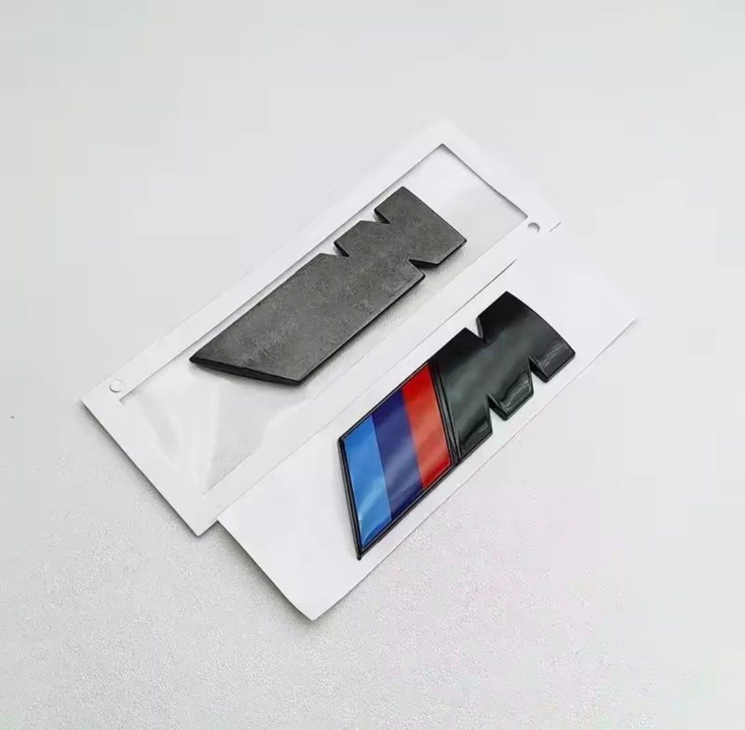 Accessori per altri veicoli: BMW M Logo glänzend Schwarz – Nuovo e nell'imballaggio originale da Gelterkinden venduto da Jetlir. 4