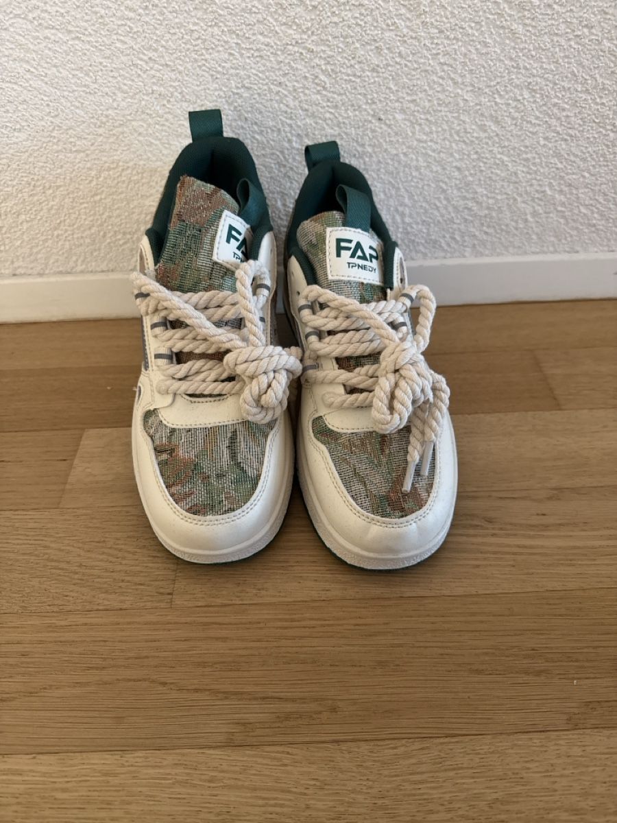 Scarpe da uomo: FAR Sneaker Grün/Weiss Gr. 41 – Nuovo (secondo la descrizione) da Grenchen venduto da Leonardo29