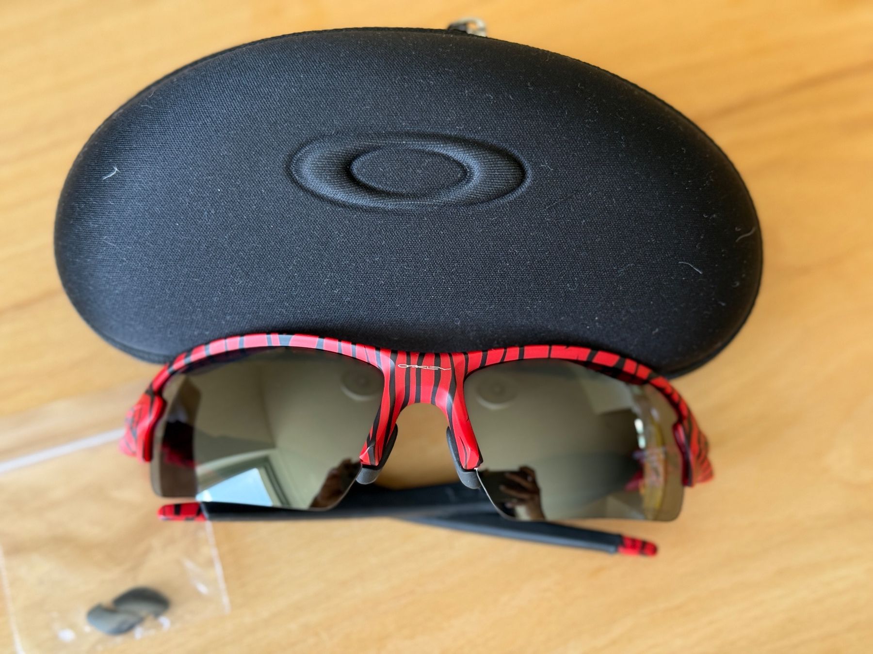 Oakley Occhiali & Lenti: Sonnenbrille Oakley – Nuovo e nell'imballaggio originale da Zürich venduto da Ginaa