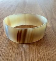 Toller Armreif aus Horn