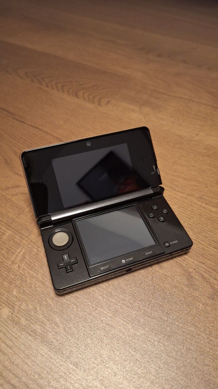 Nintendo Console: Nintendo 3DS Schwarz – Usato da Bachenbülach venduto da 4player4 1