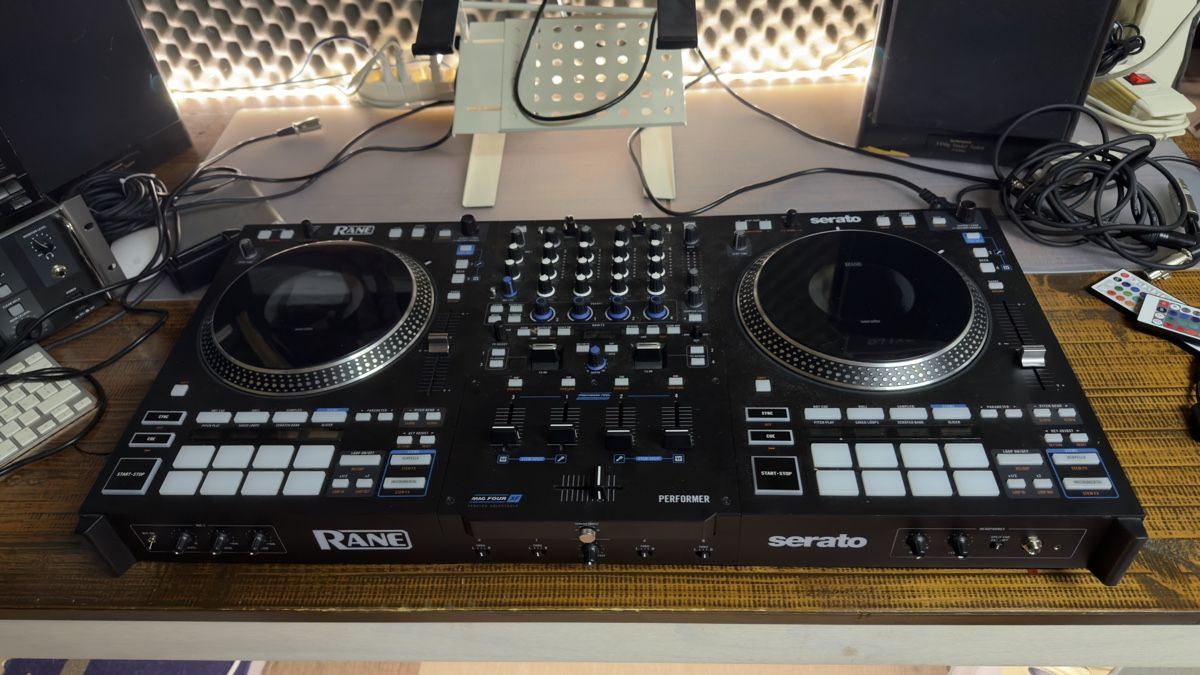 Rane Console di mixaggio: RANE Performer Mischpult Serato integriert – Nuovo (secondo la descrizione) da Sarmenstorf venduto da lyo_9hqh