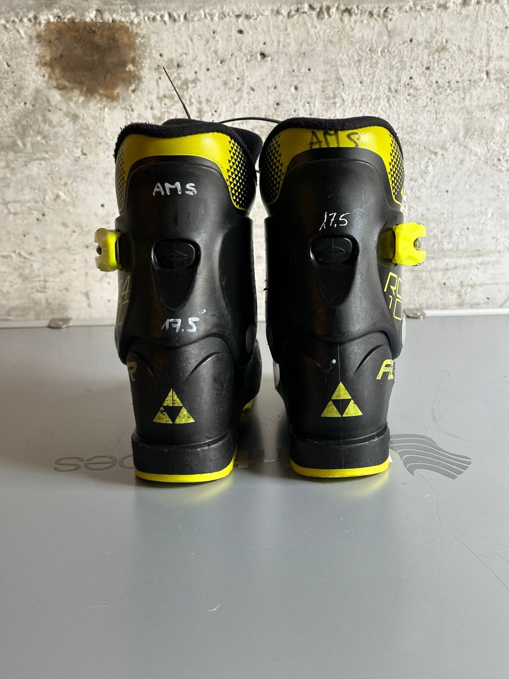 Fischer Chaussures garçon: Fischer Kinder Skischuhe 17.5 / Gr. 28 – D'occasion à Emmenbrücke par karkarkar 1