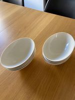 Bols en porcelaine légèrement ébréchés