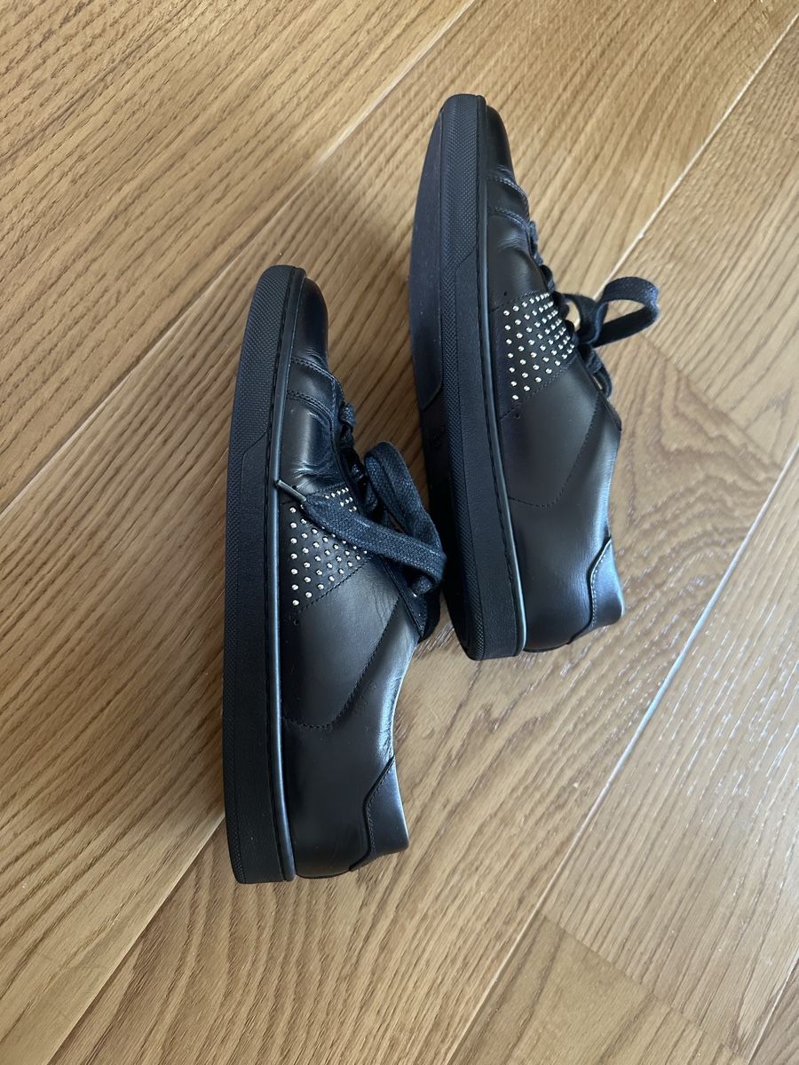Saint Laurent Scarpe da donna: Saint Laurent Black Studded Leather Sneakers – Nuovo (secondo la descrizione) da Männedorf venduto da primavera22 2