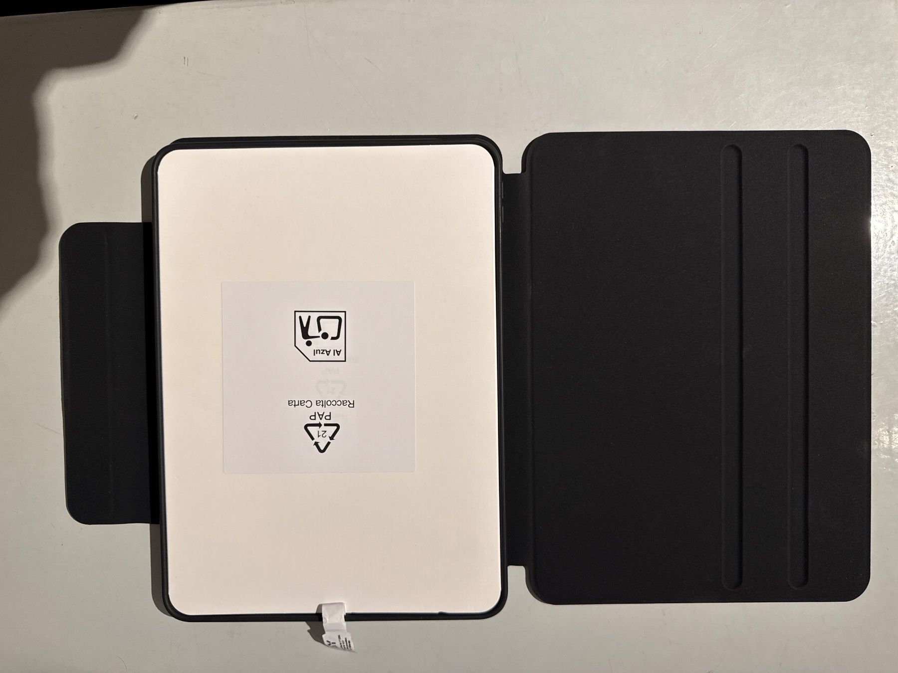Cuffie: iPad  air 11 2024 & 10.9 Schutz Mappe ISY – Nuovo (secondo la descrizione) da Grabs venduto da mayram27 2