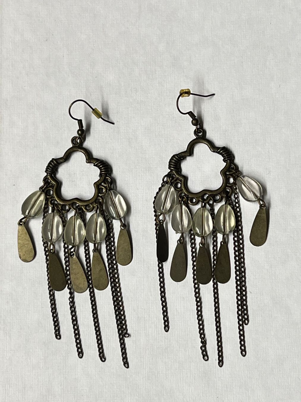 Ohrringe & -stecker: Ohrringe Blumen mit transparenten Perlen- & Kettenbehang – Gebraucht aus Zürich von rigani 1