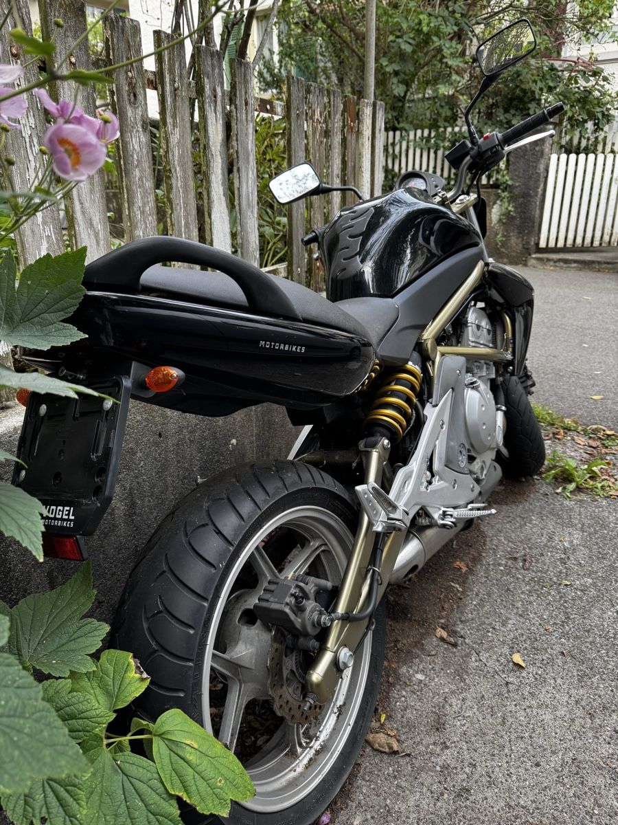 Kawasaki Strada: Motorrad Kawasaki ER6n mit ABS – Usato da Bern venduto da Kim_456 3