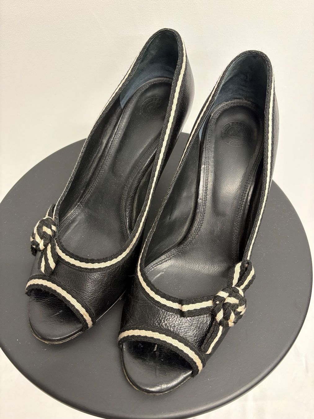 Bally Scarpe da donna: Bally Peeptoe Pumps 38 schwarz Leder – Nuovo (secondo la descrizione) da Regensdorf venduto da secondchancefashion 4