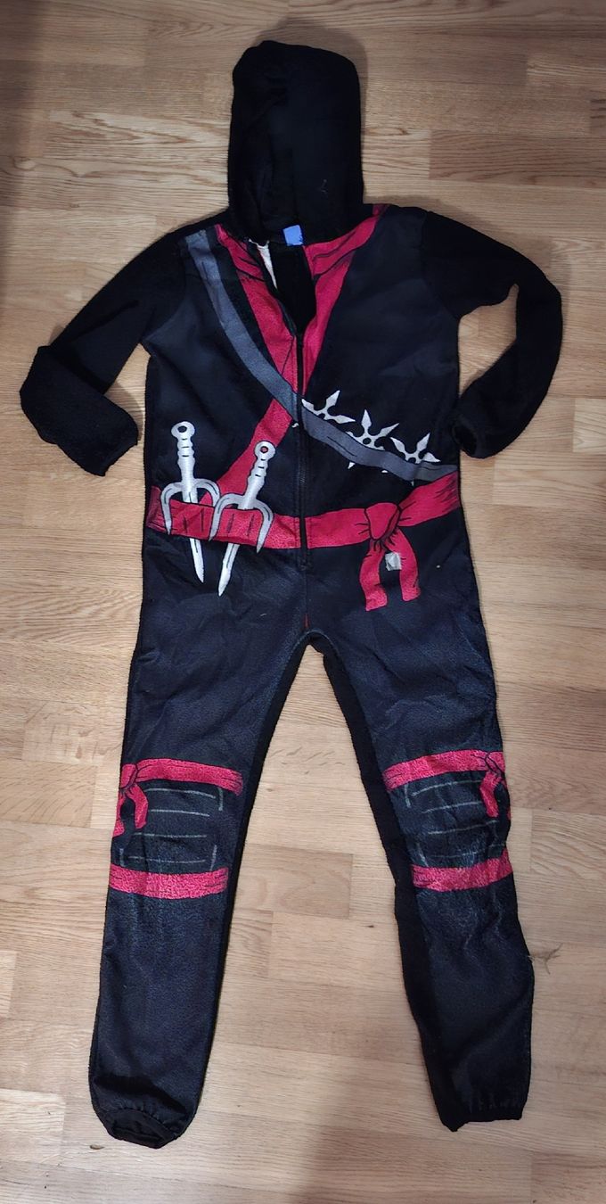 Costumi: Nijadres – Usato da Niederlenz venduto da mel143