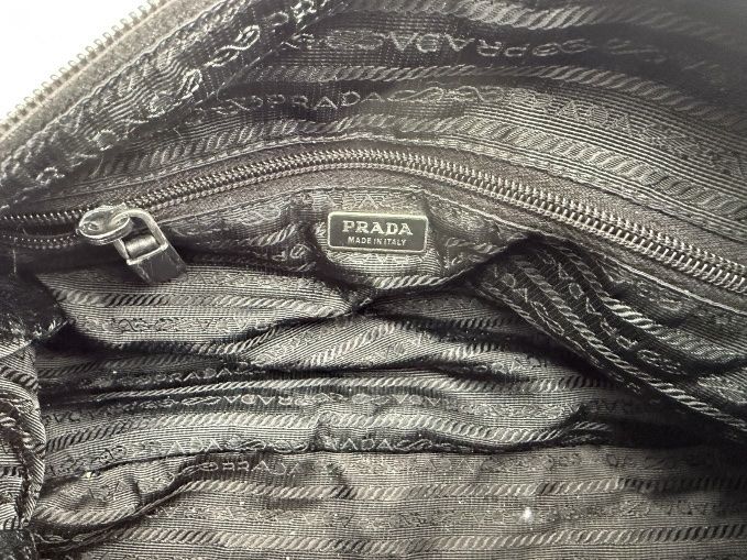 Prada Taschen: Prada Nylon vintage shoulder bag – Gebraucht aus Epalinges von MyVintageWorld 2