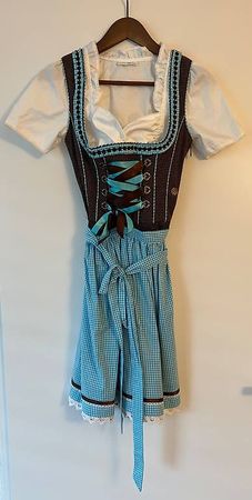 Dirndl von MarJo Gr. 32 und Dirndlbluse von Alpenfee Gr. 34