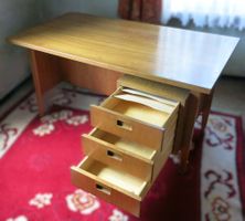 Mid-Century Schreibtisch Freistehend  von Bohumil Landsman