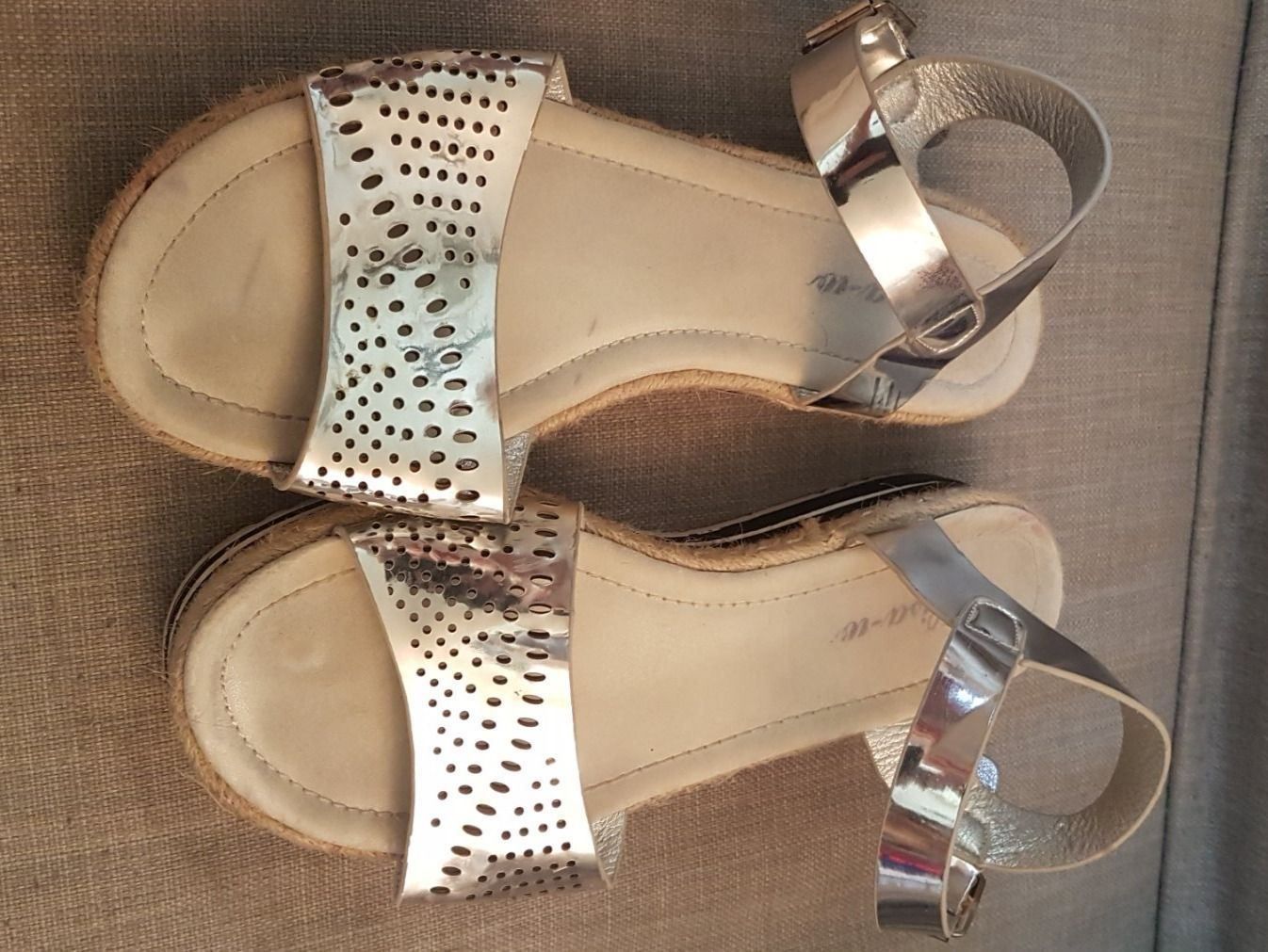 Scarpe da donna: Silberne Sandalen – Usato da Oberengstringen venduto da Asteroid56 1