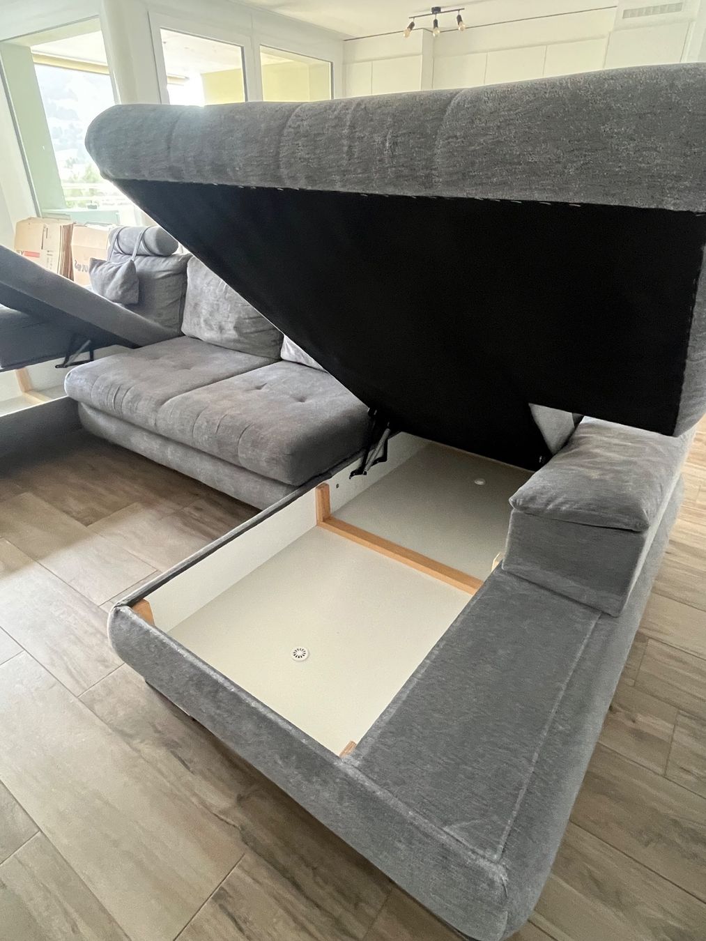 Conforama Sofas: Canapé gris clair – Gebraucht aus Bulle von Emmieduarte00 3
