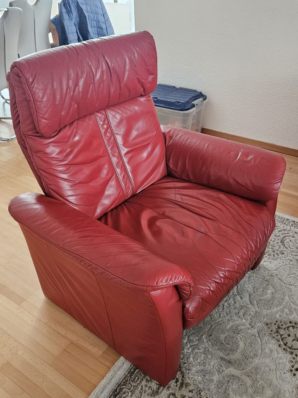 Sofas: Rote Ledercouchgarnitur, Top Zustand. – Gebraucht aus Stetten AG von med_h7gg 4