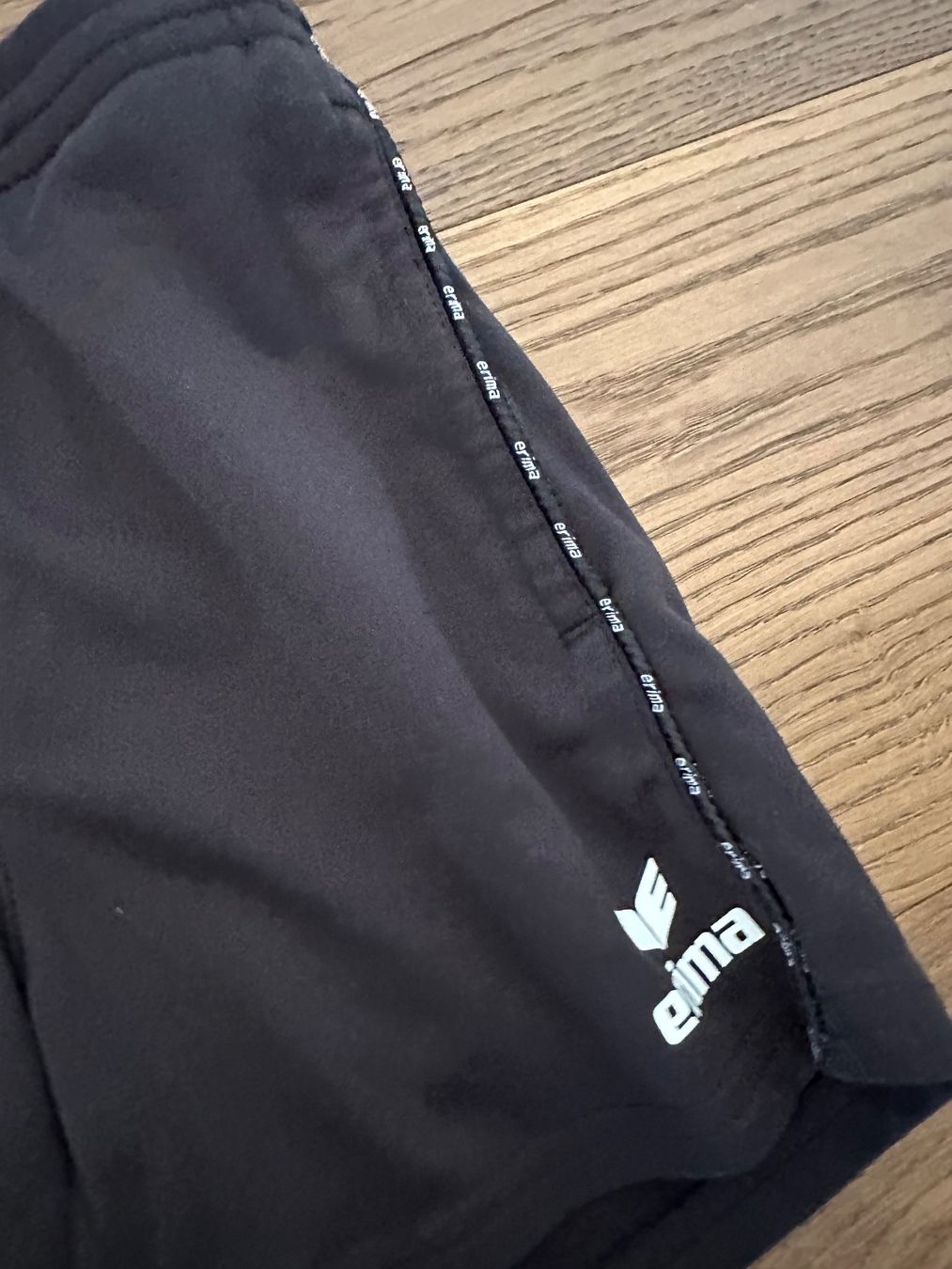 Pantaloni: Erima schwarze Sporthose Grösse 128 – Usato da Brunnen venduto da annitime 1
