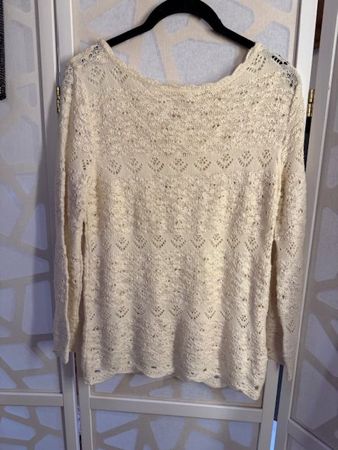 Beautiful crochet off white top with pearl buttons. S