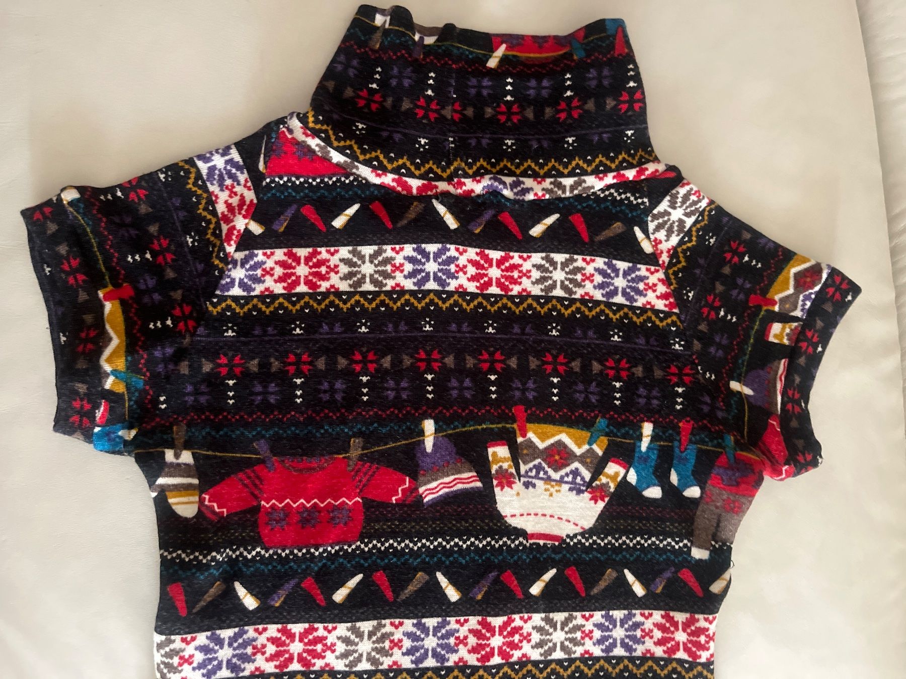 Kleider: Winterkleid schone Muster gr S – Gebraucht aus Adligenswil von Phoenix2017 2