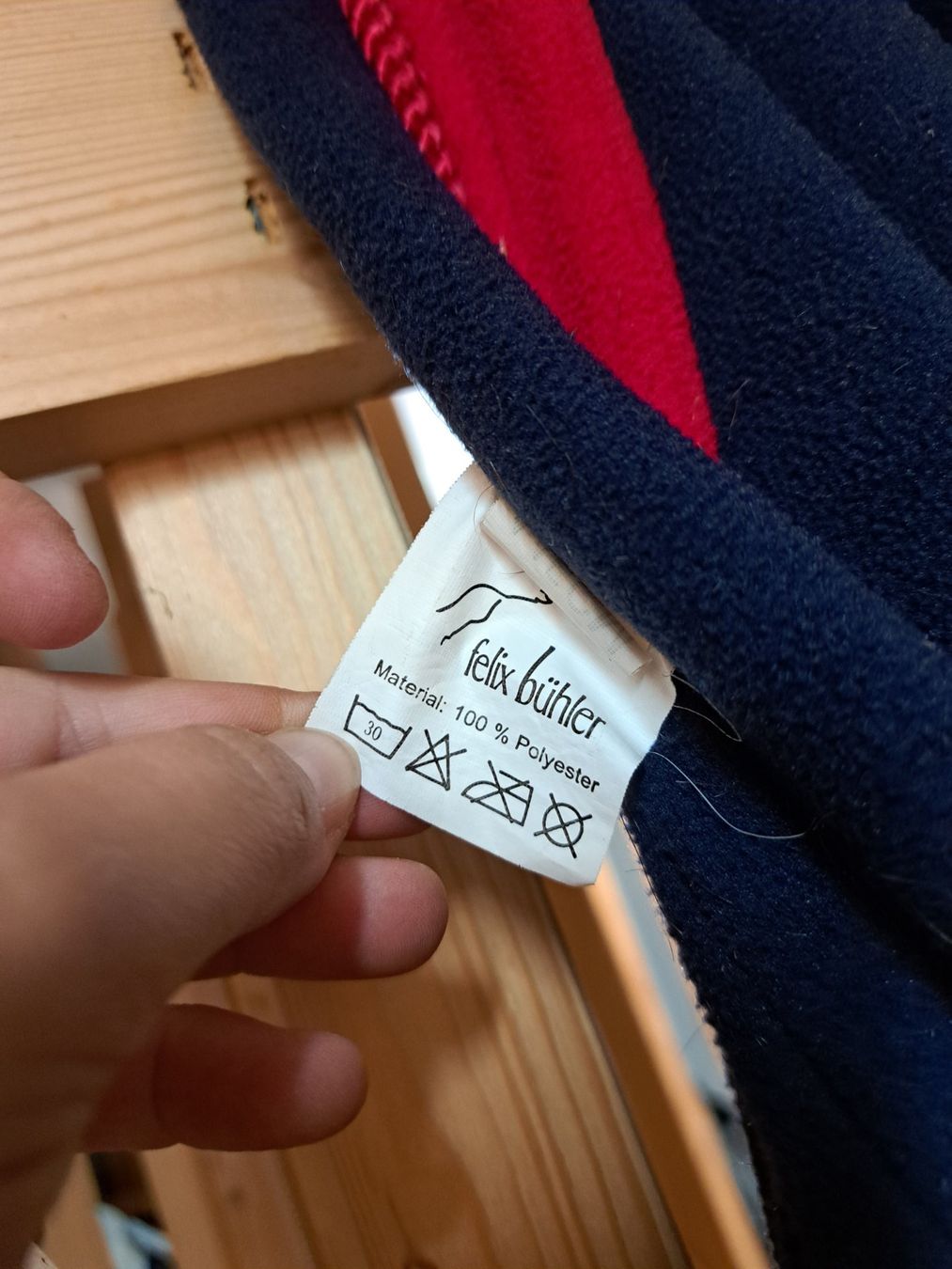 Coperte: Dunkelblaue Abschwitzdecke mit rotem Rand 145 cm – Usato da Winikon venduto da nic_2kjk 2