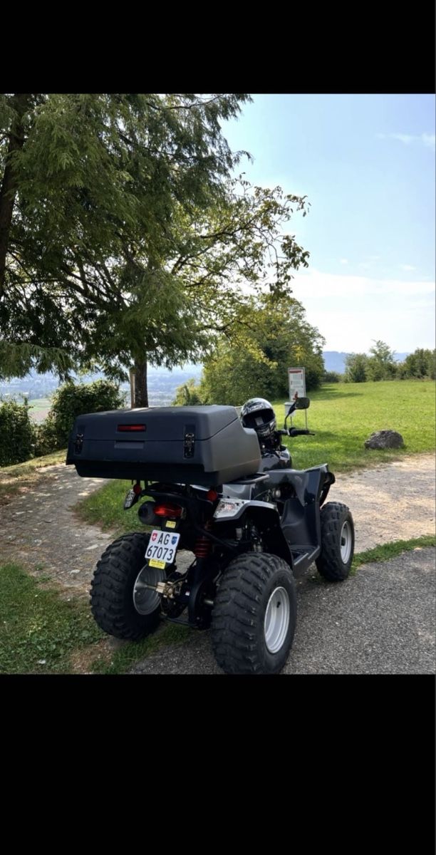 Quads: Quad Daelim schwarz mit Heckbox – D'occasion à Untersiggenthal par sal_b9fv 4